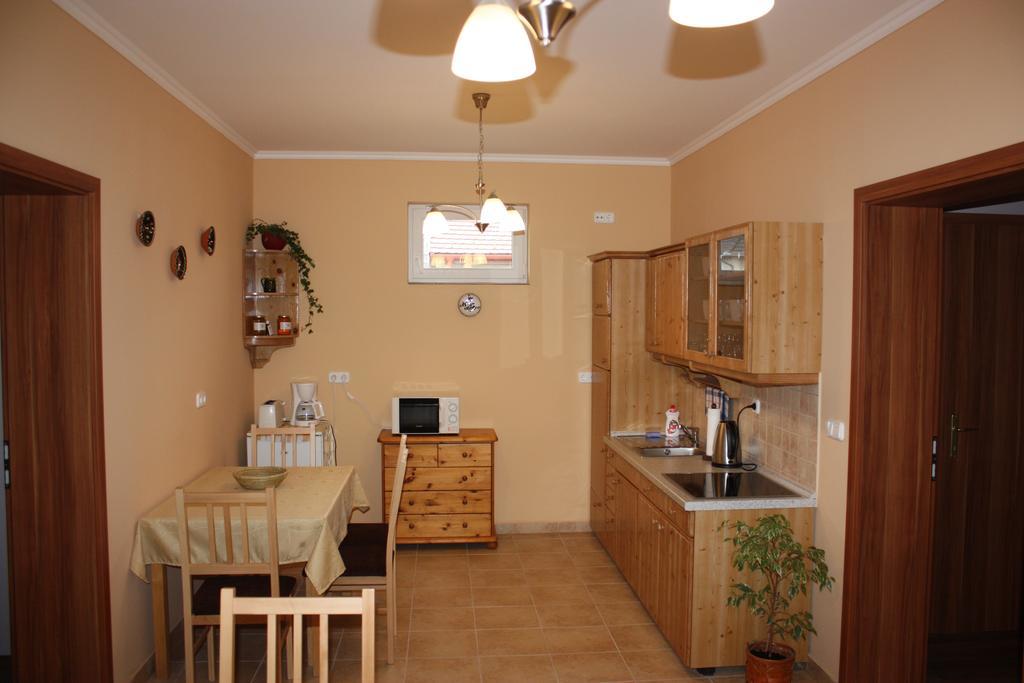 Kiserdo Vendeghaz Rajka Exterior photo